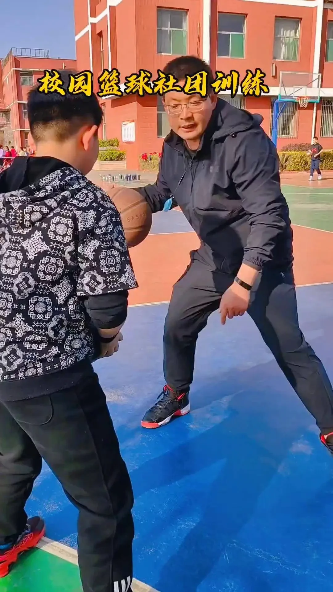如何在篮球训练中有效应对压力?_0